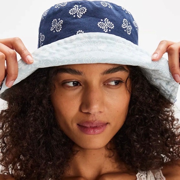 Free People Reversible Bucket Hat!!! NWT!!! - Picture 2 of 4